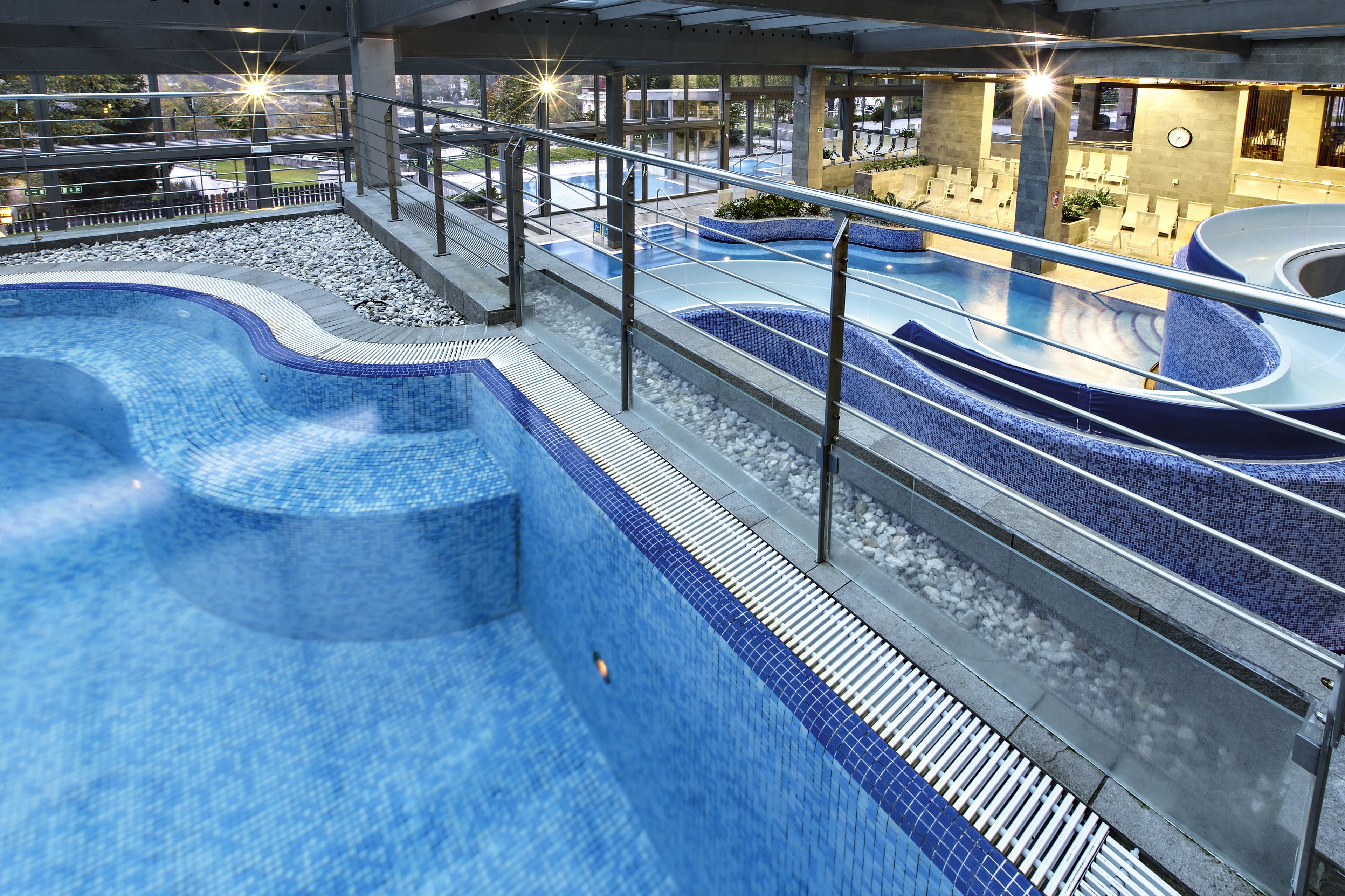 4 indoor pools, outdoor pool, open 7 am to 9 pm, lifeguards on site
