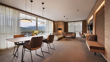 32-inch LCD TV with cable channels, TV