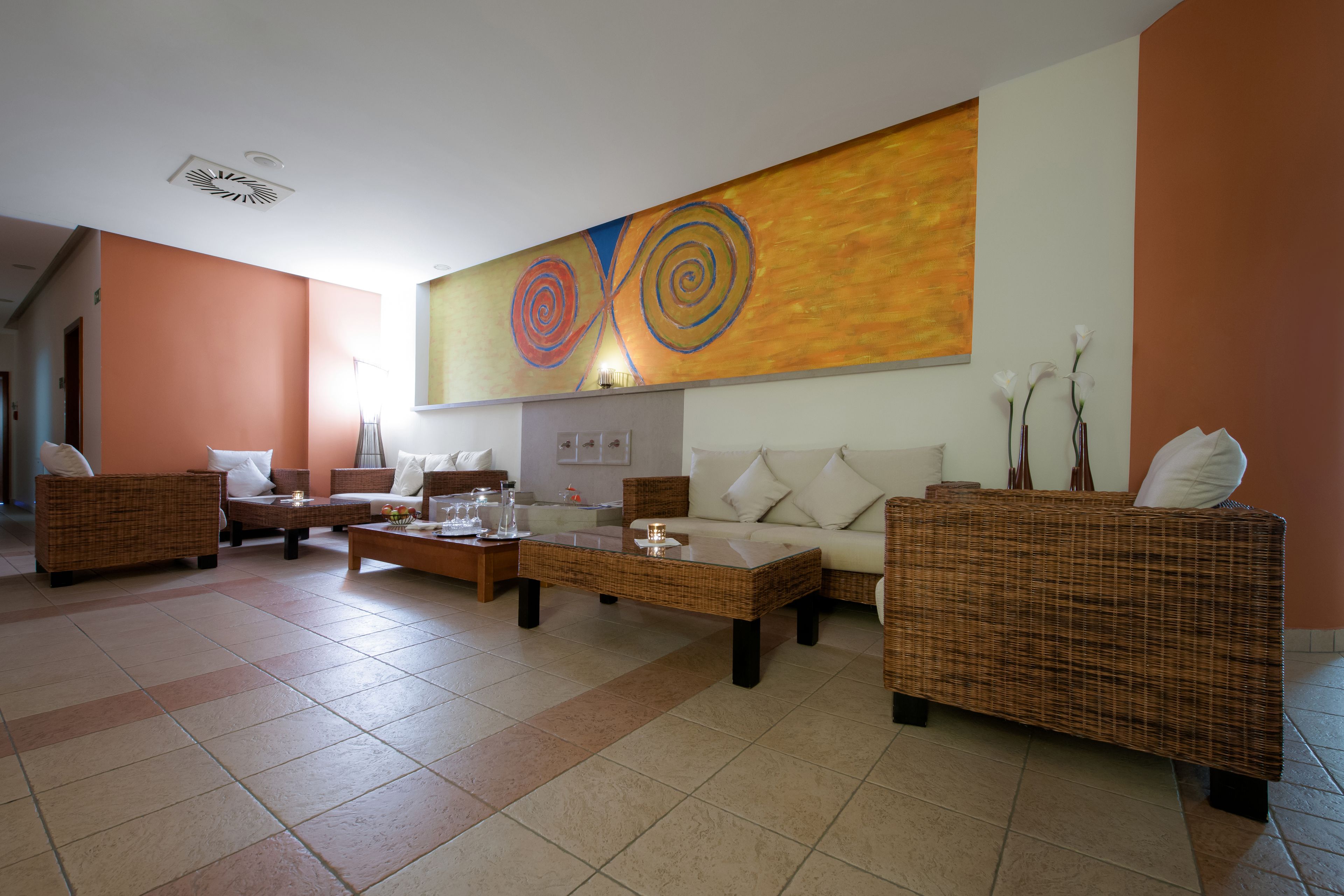 Sauna, hot tub, Turkish bath, body treatments, aromatherapy, body scrubs