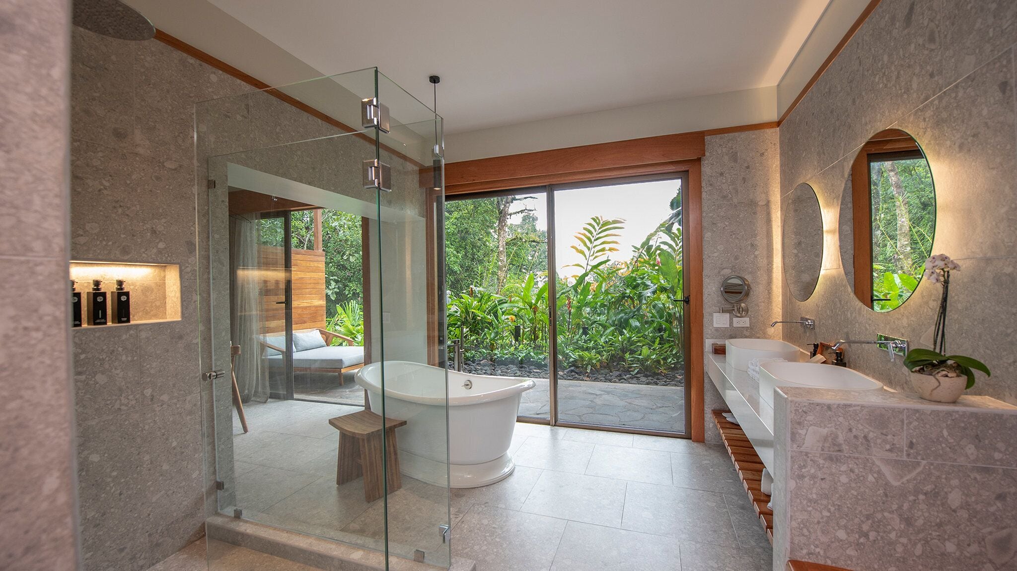 rainforest king bed | property amenity