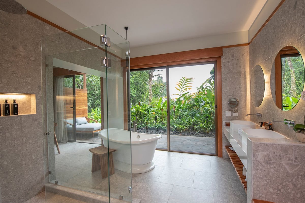 rainforest king bed | property amenity