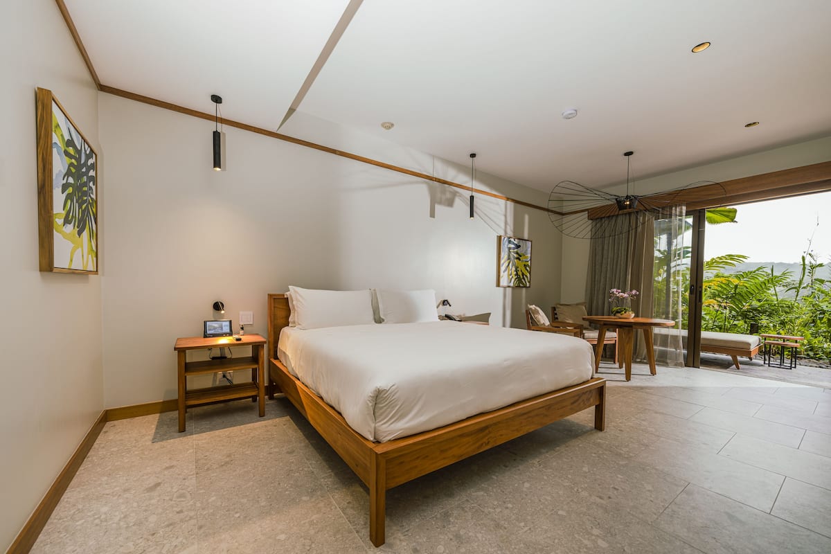 Rainforest King Bed | Minibar, in-room safe, desk, blackout curtains