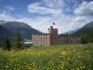 Front of property - Hotel Castell (Zuoz)