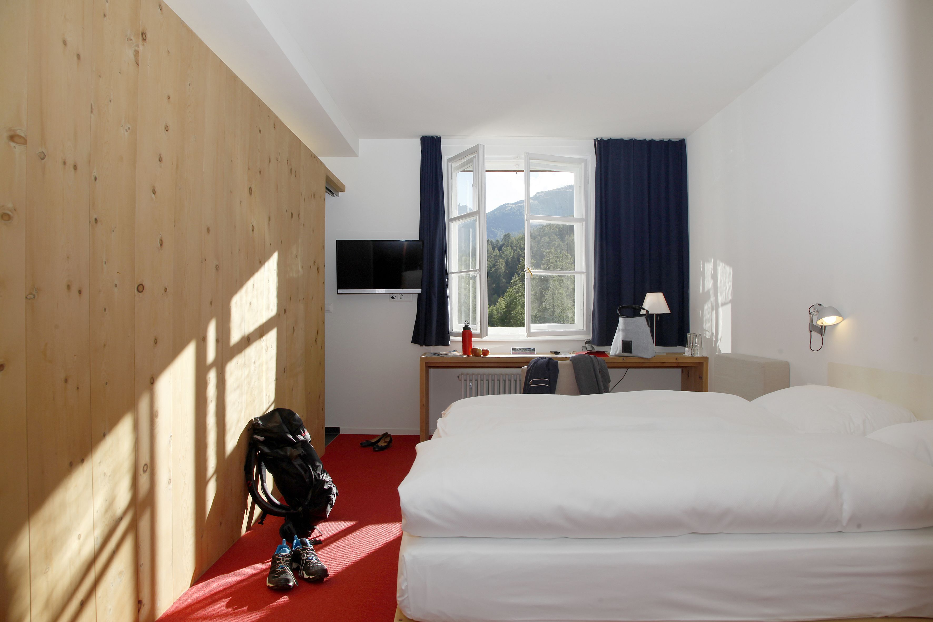 double room single use (medium inn (south)) | hypo-allergenic bedding, in-room safe, desk, free wifi