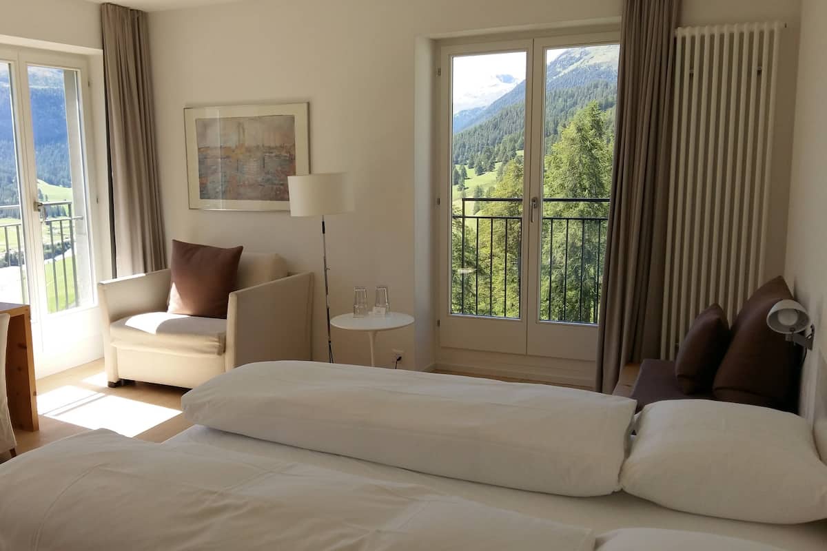 superior double room, corner | hypo-allergenic bedding, in-room safe, desk, free wifi