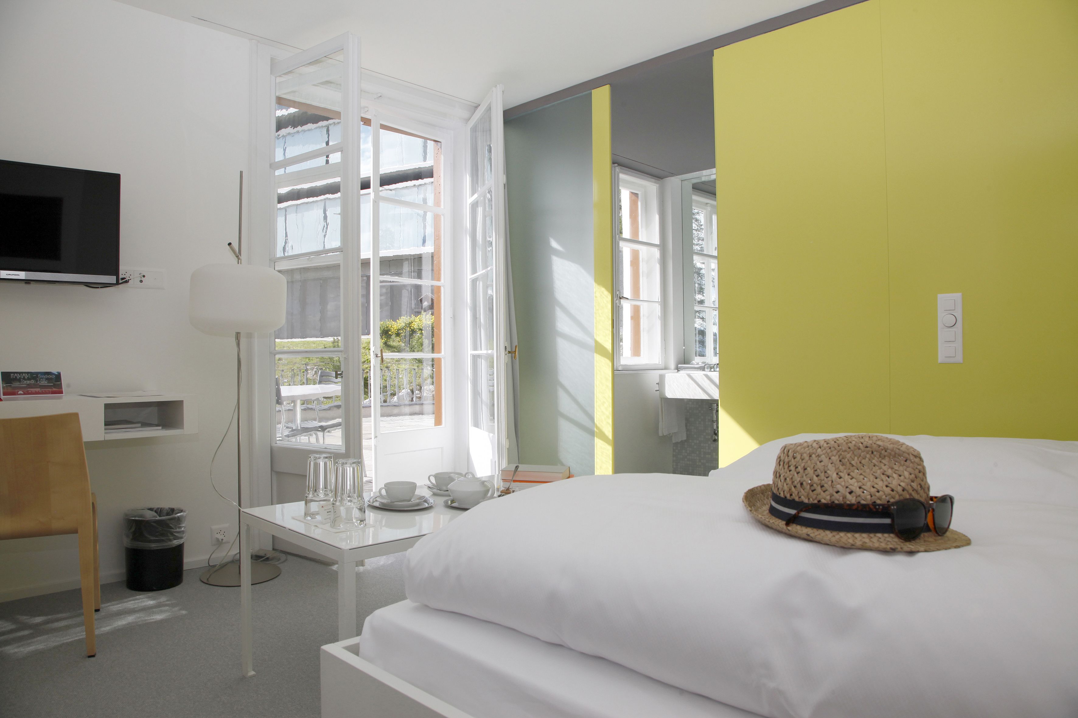 double room single use (medium inn (south)) | hypo-allergenic bedding, in-room safe, desk, free wifi