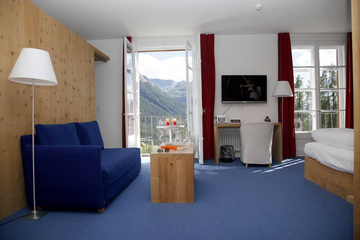 junior suite, valley view | hypo-allergenic bedding, in-room safe, desk, free wifi