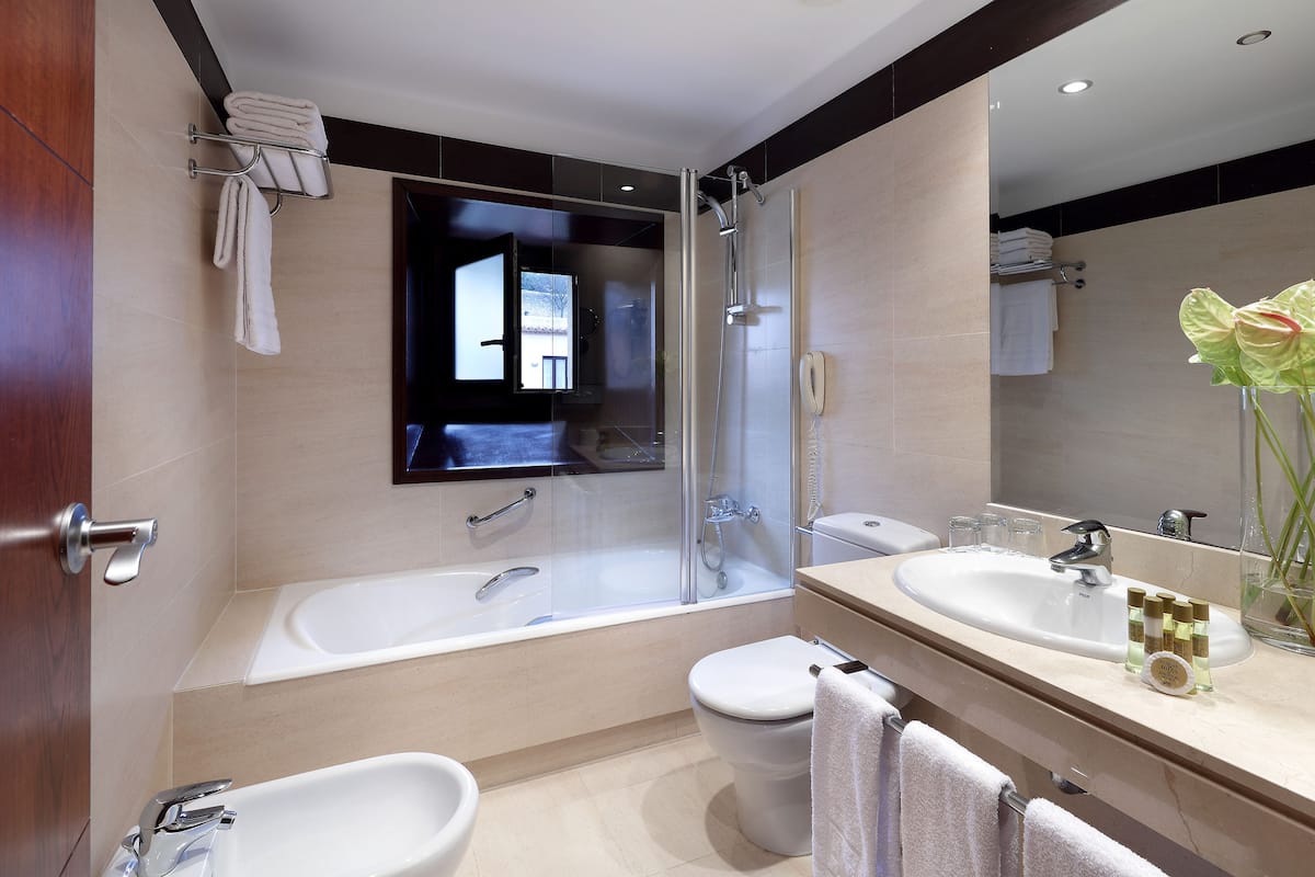 bathtub, eco-friendly toiletries, hair dryer, towels