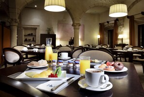 Buffet déjeuner servi tous les jours en supplément