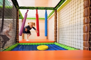 Children's play area - indoor - Hotel Momentum (Anif)