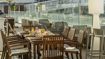 Tägliches inbegriffenes kontinentales Frühstück