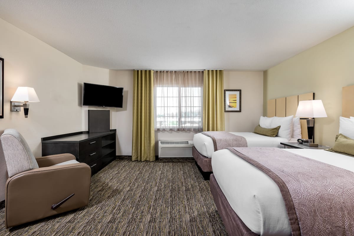 1 bedroom, desk, laptop workspace, blackout drapes