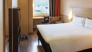 Minibar, Schreibtisch, Verdunkelungsvorhänge, schallisolierte Zimmer