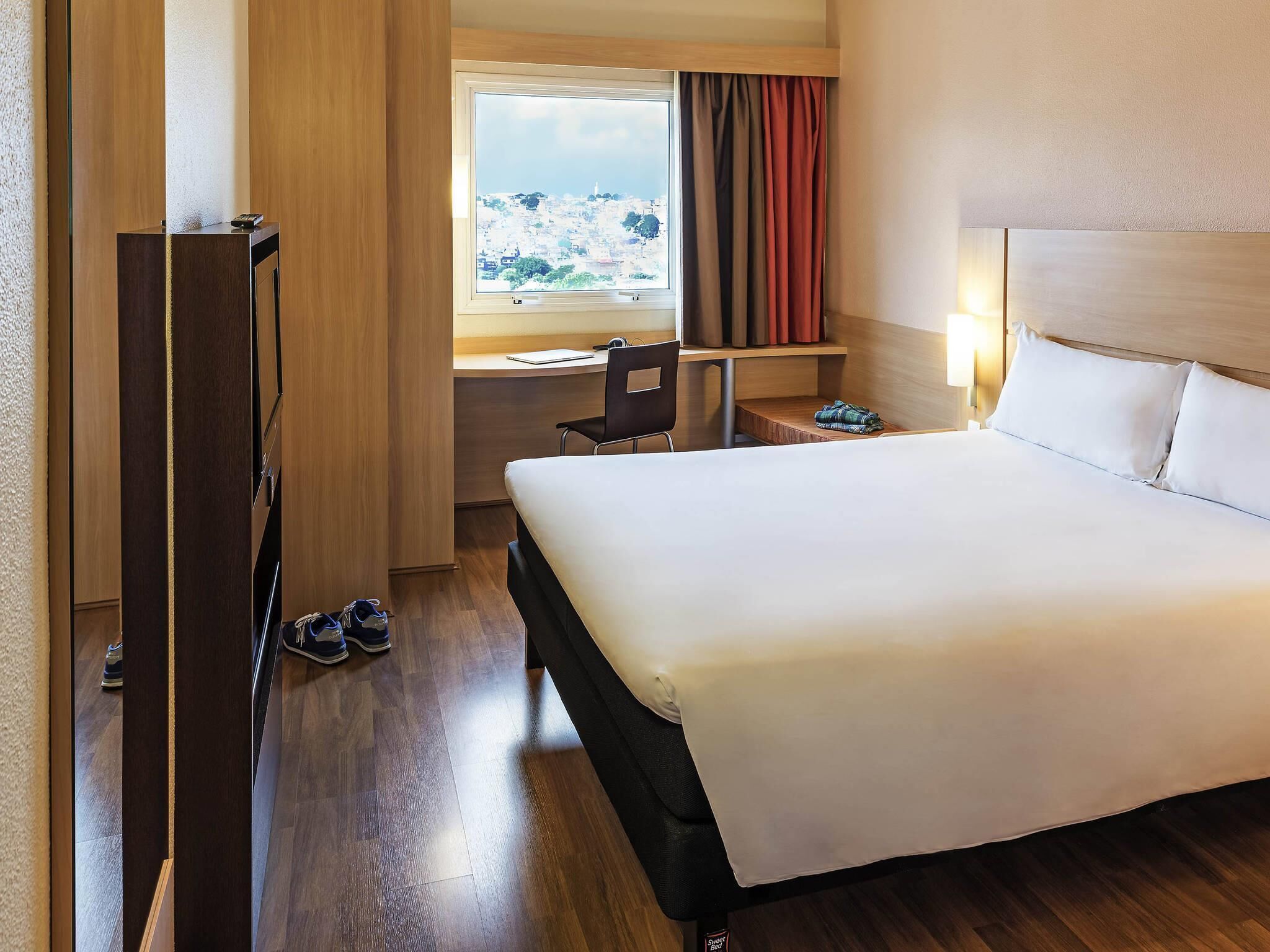 Room, 1 Double Bed | Minibar, desk, blackout curtains, soundproofing