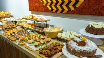 Café da manhã com buffet todos os dias mediante uma taxa