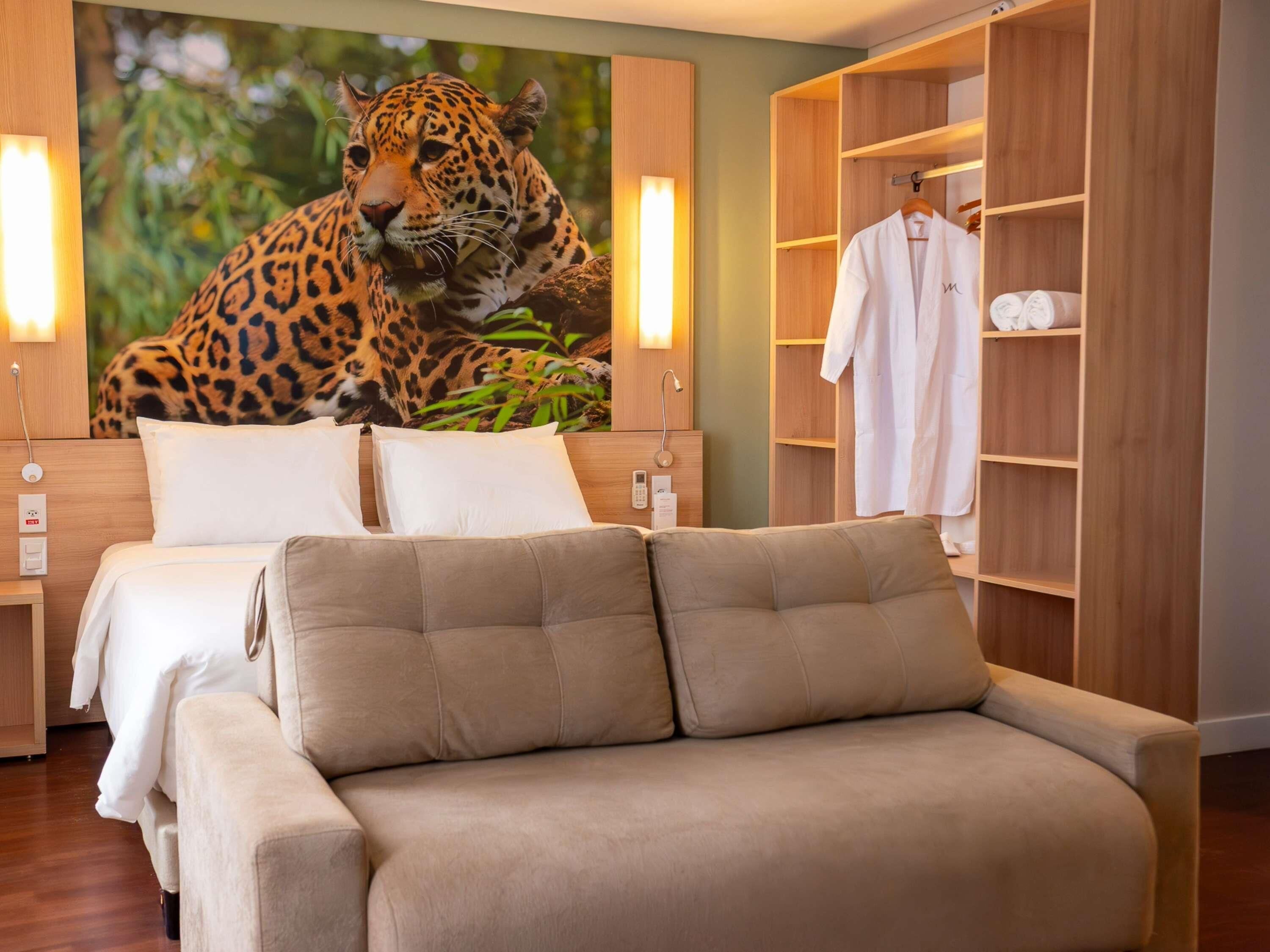 Privilege Room, 1 Double Bed and Sofa, Executive Floor | Minibar, in-room safe, desk, blackout curtains