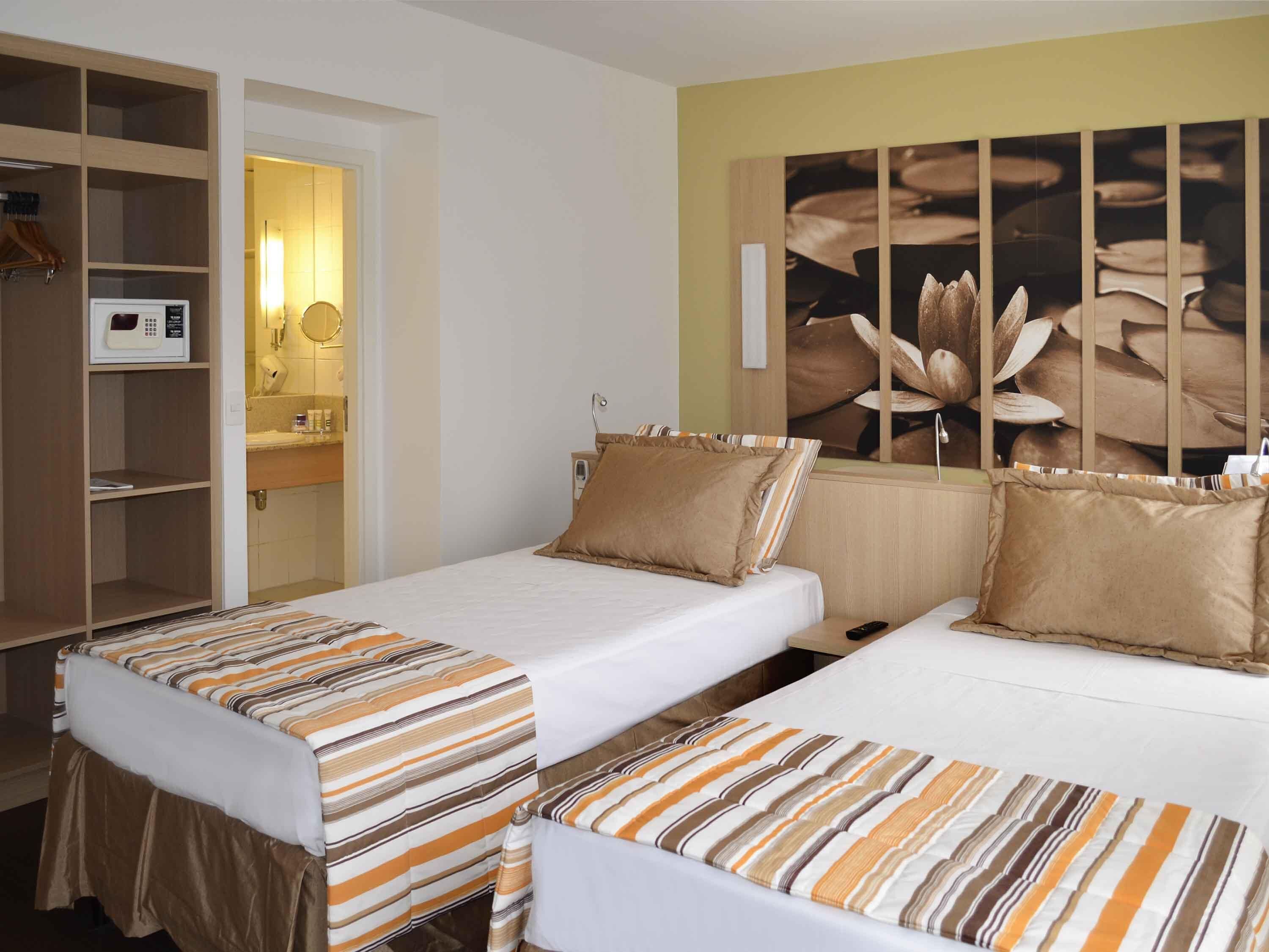 Chambre supérieure, 2 lits jumeaux | Minibar, coffre-fort, bureau, rideaux d’obscurcissement