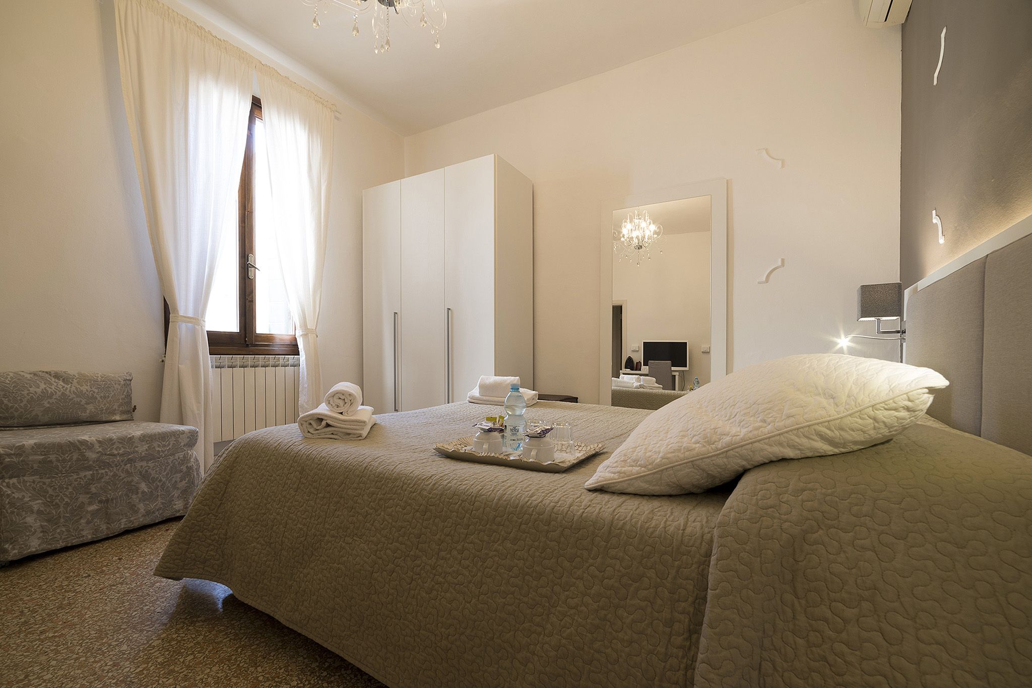 Tremannsrom | Skrivebord, blendingsgardiner, wi-fi (inkludert) og sengetøy