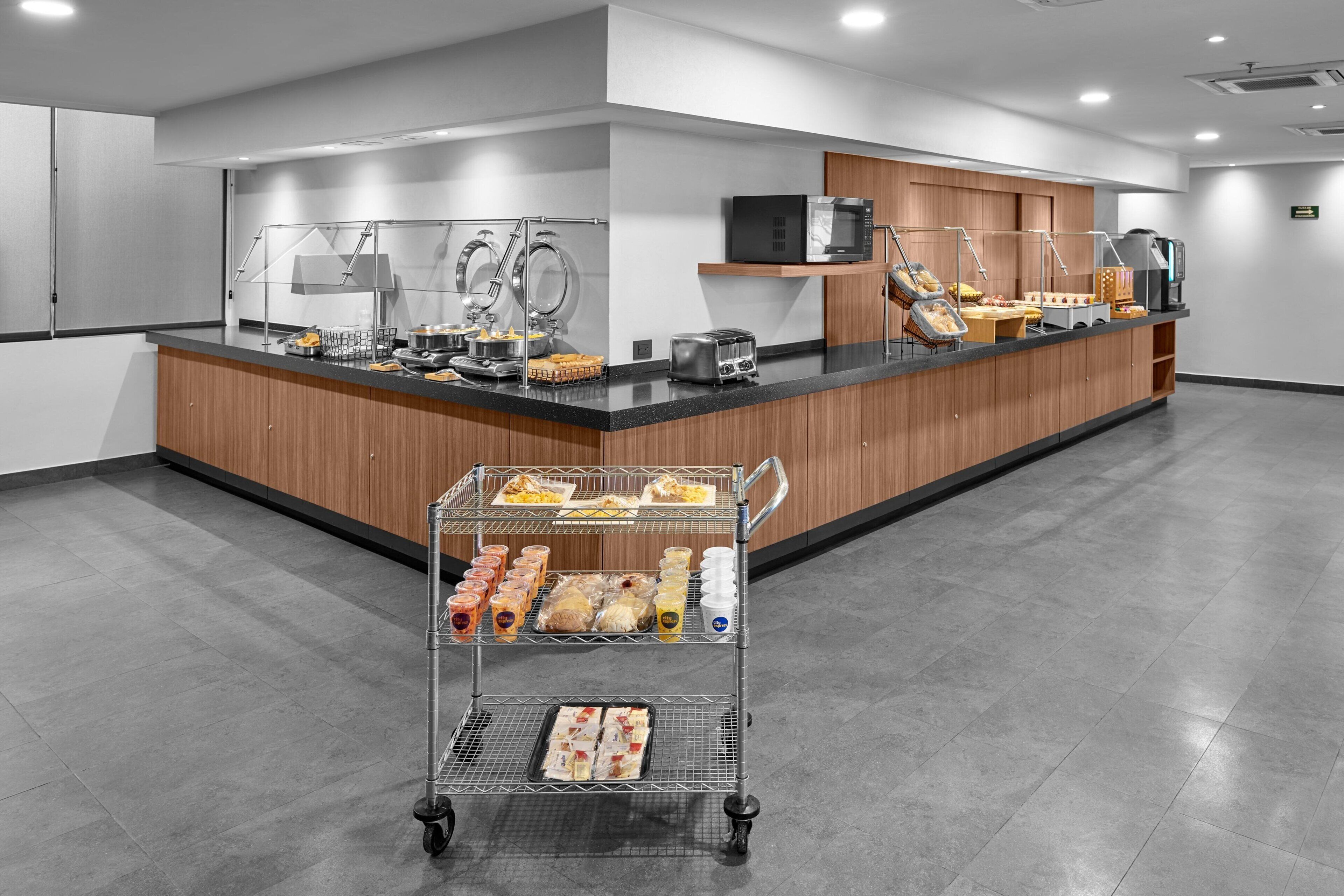 free daily continental breakfast