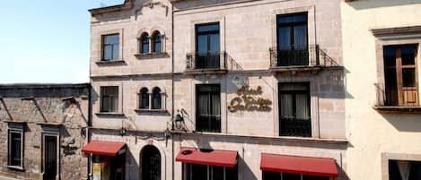 Fachada da propriedade