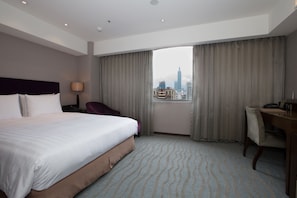 Executive Room with 101 Tower View | In-room safe, desk, blackout drapes, soundproofing