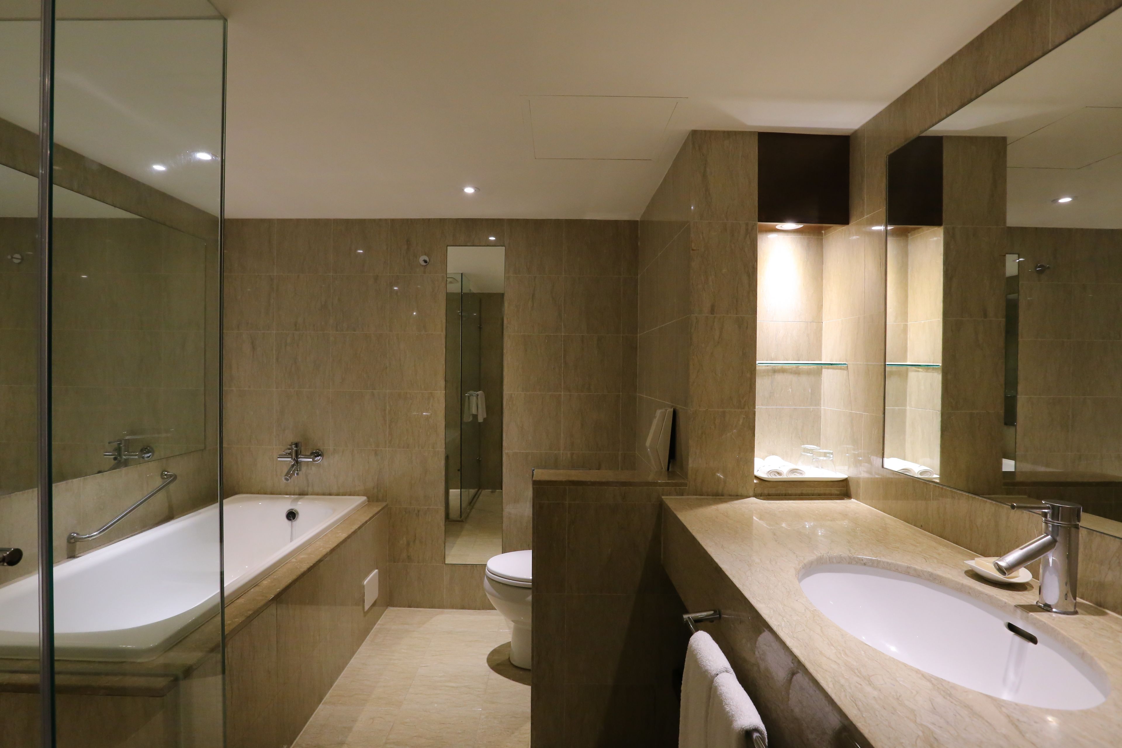 fullerton room | bathroom | shower, free toiletries, hair dryer, bathrobes