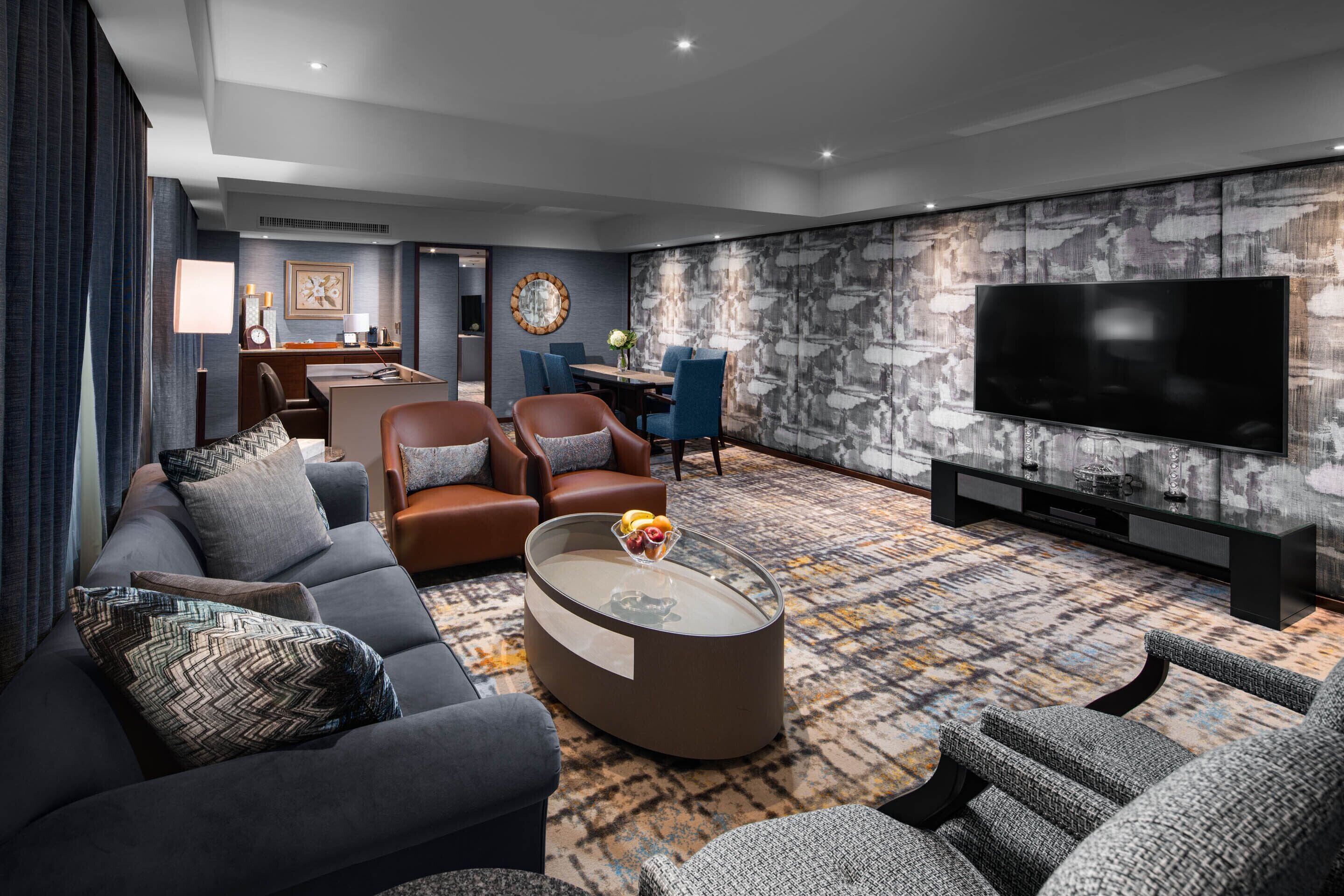 presidential suite, 1 king bed | living area | 32-inch lcd tv with cable channels, tv