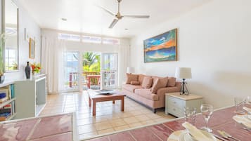 Standard-Villa, 1 King-Bett, Kochnische, Meerblick | Wohnbereich
