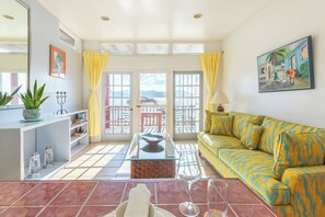 Signature Villa, 1 King Bed, Kitchen, Beachfront | Living area | 32-inch TV with cable channels - Fort Recovery Beachfront Resort (West End)