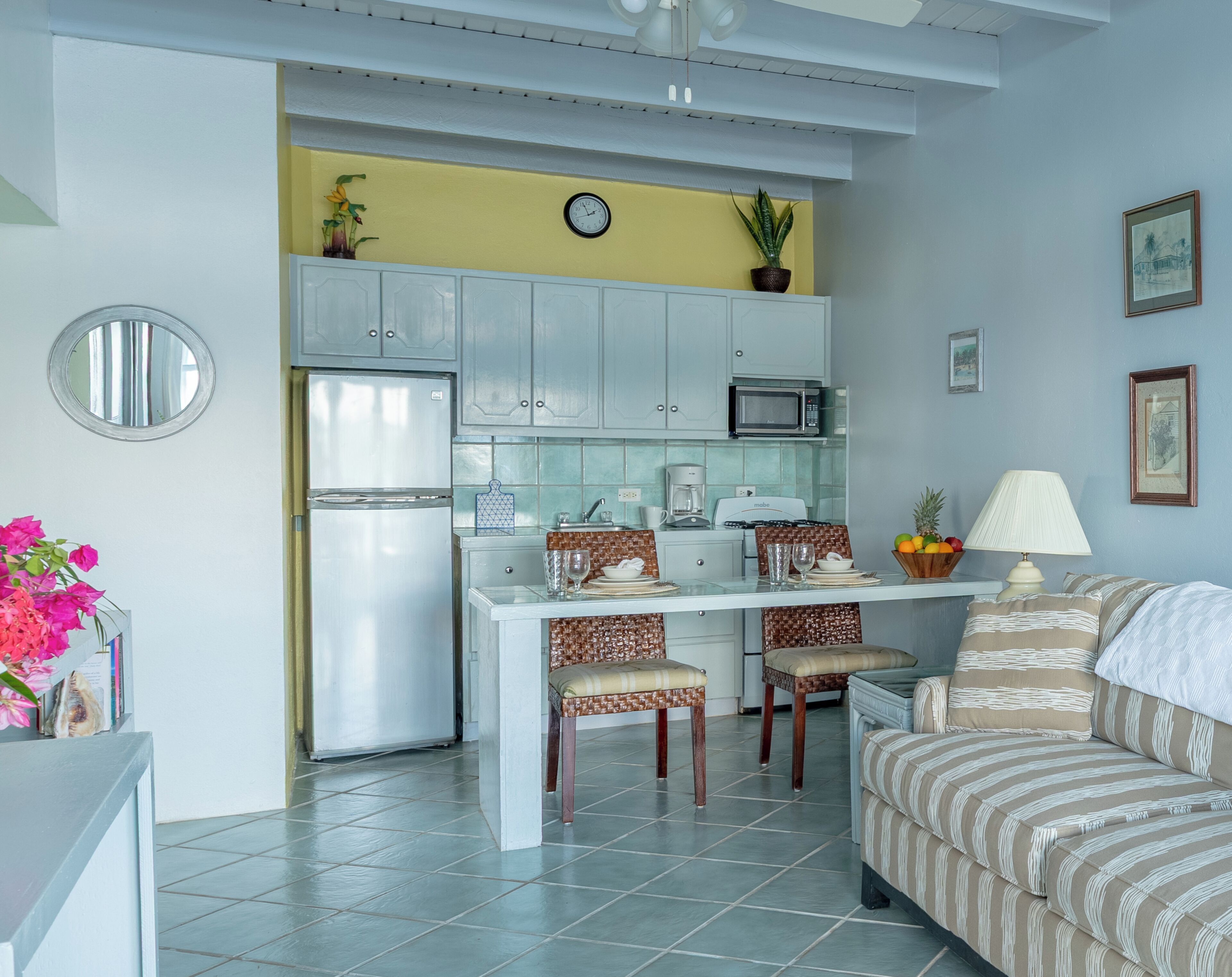 Deluxe Villa, 1 King Bed, Ocean View, Corner | Private kitchen | Fridge, microwave, oven, stovetop