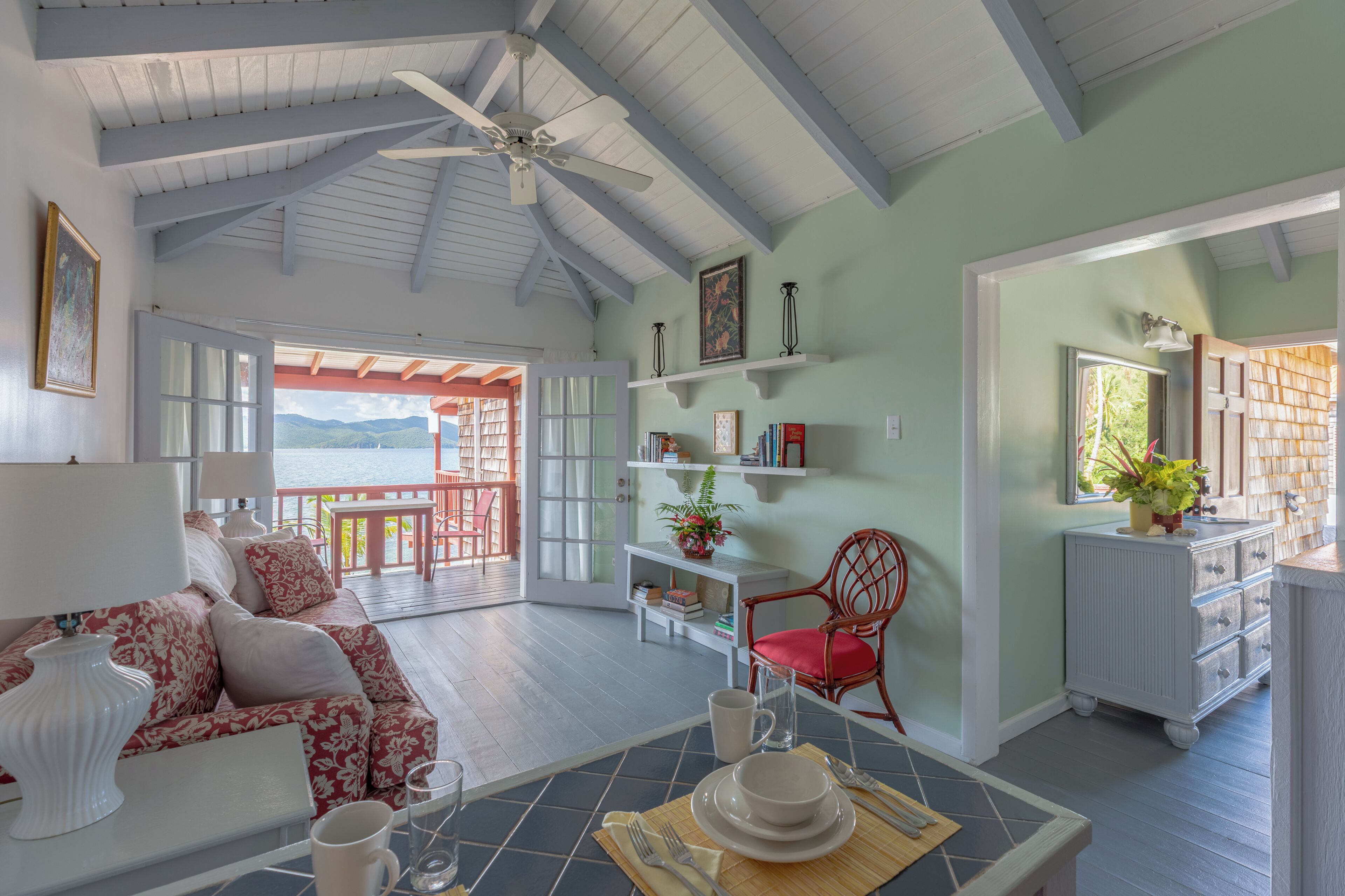 Classic Villa, 1 King Bed, Kitchen, Ocean View | Living area | 21-inch TV with cable channels