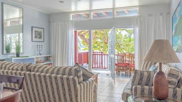 Signature-Villa, 3 Schlafzimmer, Meerblick, Strandnähe | Wohnbereich