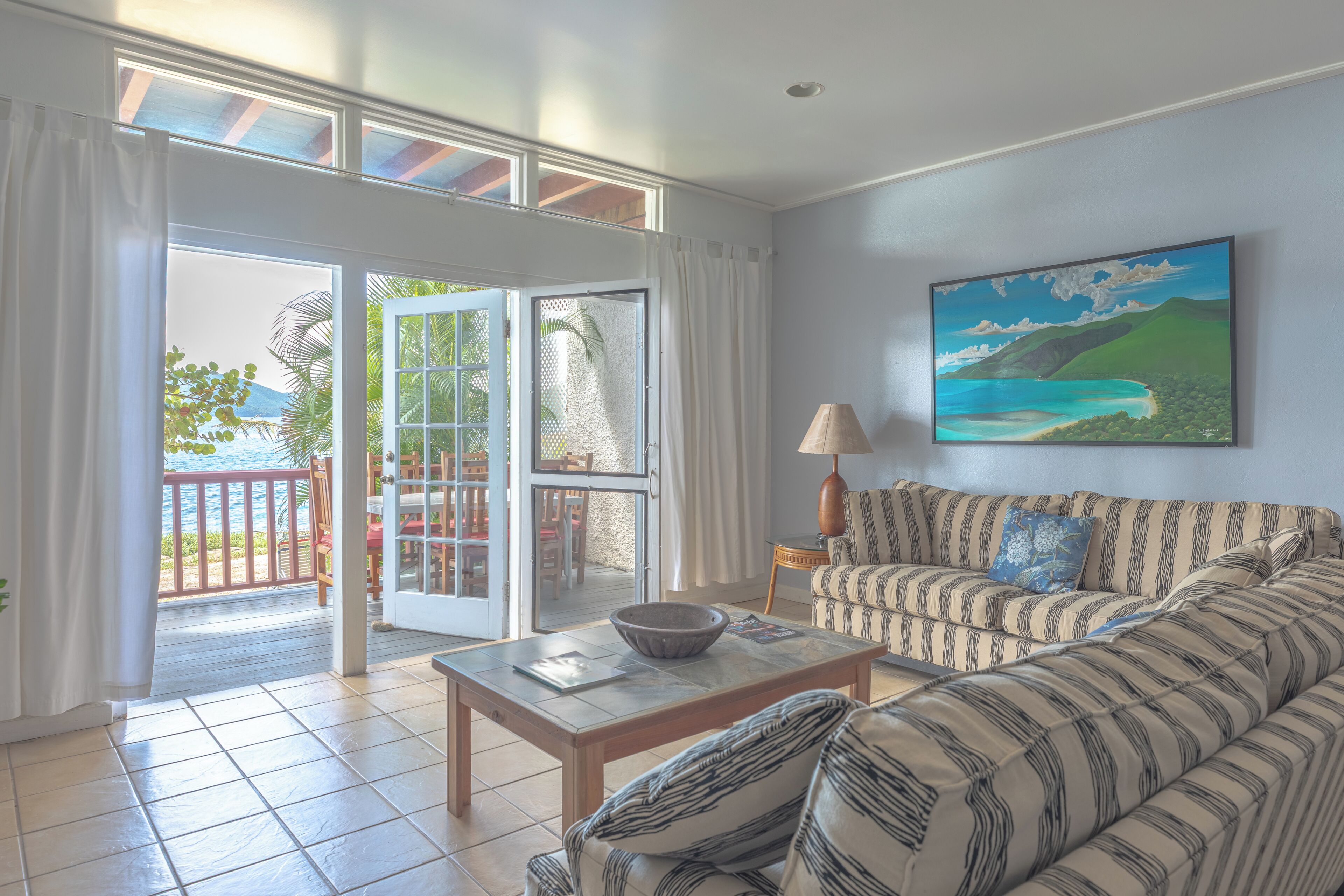 Villa Signature, 3 chambres, vue sur l’océan, en face de la plage | Aire de séjour | Téléviseur de 32 po avec télévision par câble