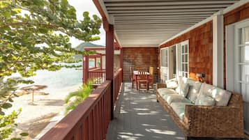 Signature-Villa, 3 Schlafzimmer, Meerblick, Strandnähe | Terrasse/Patio