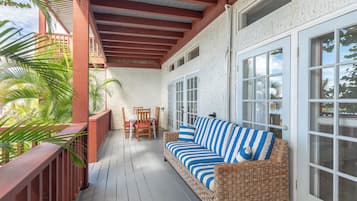 Signature-Villa, 3 Schlafzimmer, Meerblick, Strandnähe | Terrasse/Patio