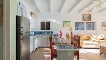 Deluxe Villa, 2 Bedrooms, Ocean View, Beachfront | Private kitchen | Fridge, microwave, oven, stovetop