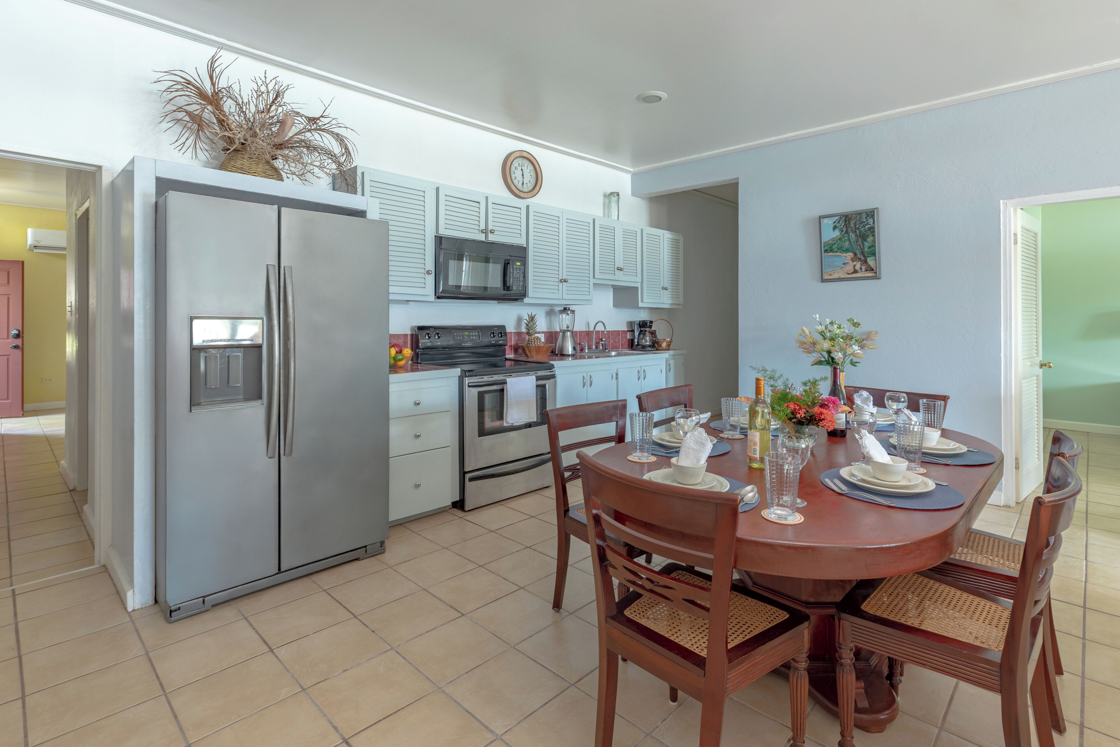 Refrigerador, microondas, horno, placa de cocina