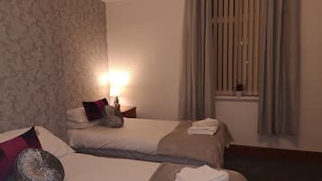 Familien-Dreibettzimmer | Schreibtisch, Bügeleisen/Bügelbrett, kostenloses WLAN