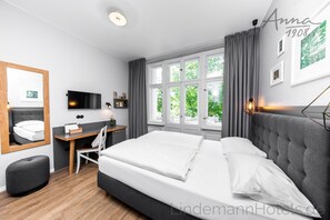 Premium bedding, in-room safe, desk, blackout drapes