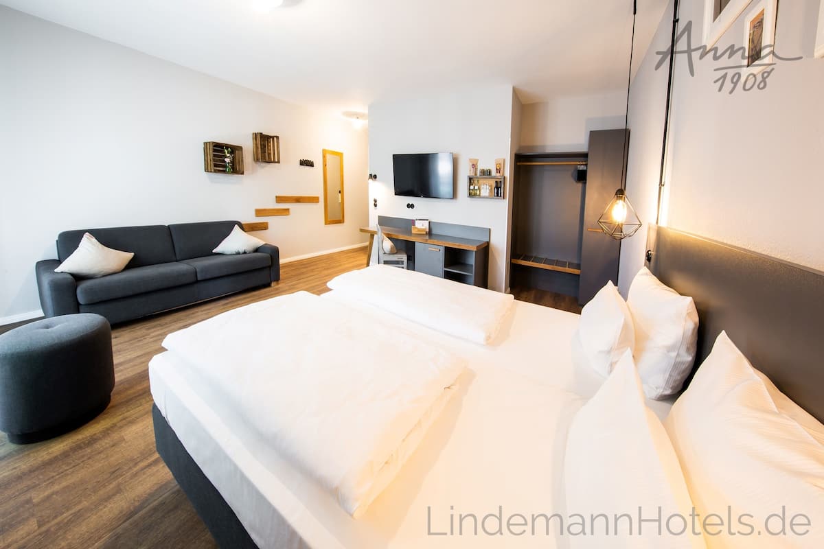 Luxe beddengoed, een kluis op de kamer, een bureau
