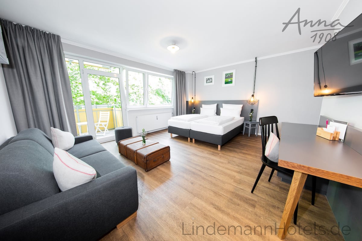 Luxe beddengoed, een kluis op de kamer, een bureau