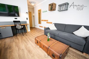 Sengetøy av topp kvalitet, safe på rommet og skrivebord