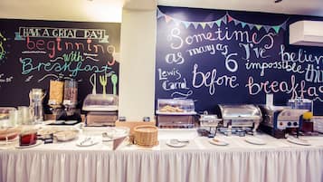Daily continental breakfast (EUR 8 per person)