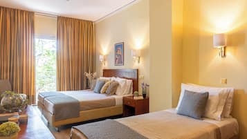 Hypo-allergenic bedding, in-room safe, desk, soundproofing