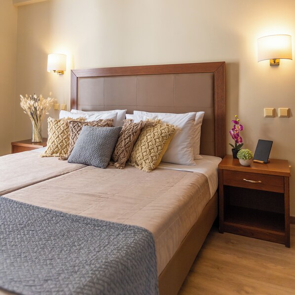 Superior Twin kamer | Hypoallergeen beddengoed, een kluis op de kamer, een bureau