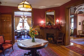 Lobby sitting area - The Gables B&B Philadelphia (Philadelphia)