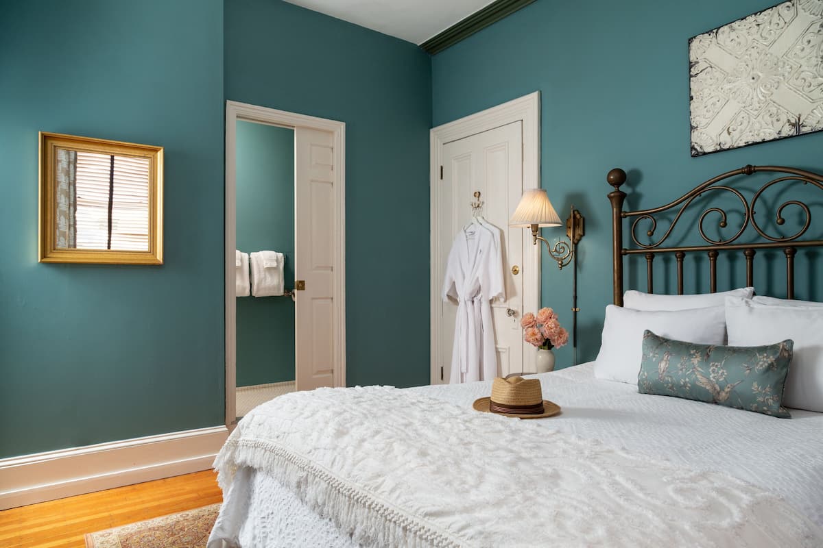 Habitación doble clásica | 1 habitación, ropa de cama de alta calidad y decoración personalizada