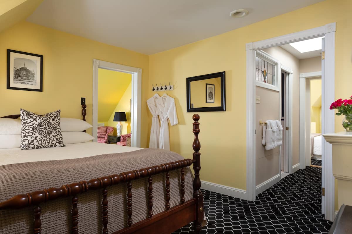 Suite Deluxe, 2 habitaciones | 1 habitación, ropa de cama de alta calidad y decoración personalizada