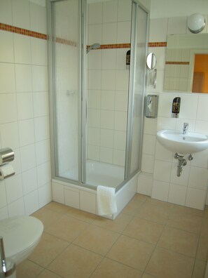 Single Room, Private Bathroom | Bathroom - HappyGoLucky Hotel & Hostel (Berlin)