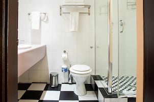 Superior Room, 1 Queen Bed | Bathroom | Deep soaking tub, free toiletries, hair dryer, towels